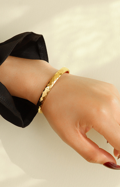 Luxe Engravable Bangle