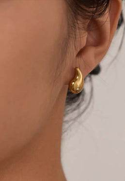 Vene Stud Earrings in Gold